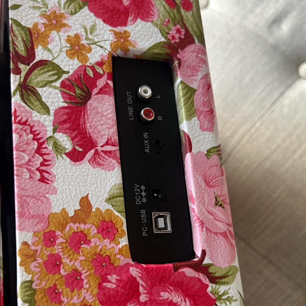 Limited Edition Crosley Radio Keepsake Portable Turntable - Pink Floral - Picture 9 of 10